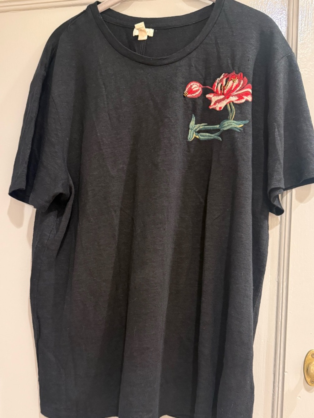 ANTHROPOLOGIE TINY Black Embroidered Flower T-shirt Short sleeve Size XL EUC